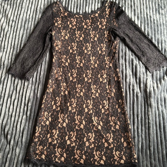 Aritzia Babaton Rafael Lace Dress. Size 10. - Picture 2 of 6